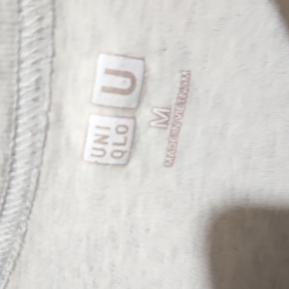 Uniqlo  Heather Grey shirt - Picture 3 of 3